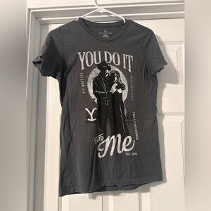 Paramount Yellowstone T Shirt Women's M Grey Short Sleeve Dutton Ranch‎ TV Show